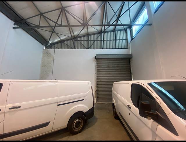 318M² WAREHOUSE TO LET IN AIRPORT INDUSTRIA